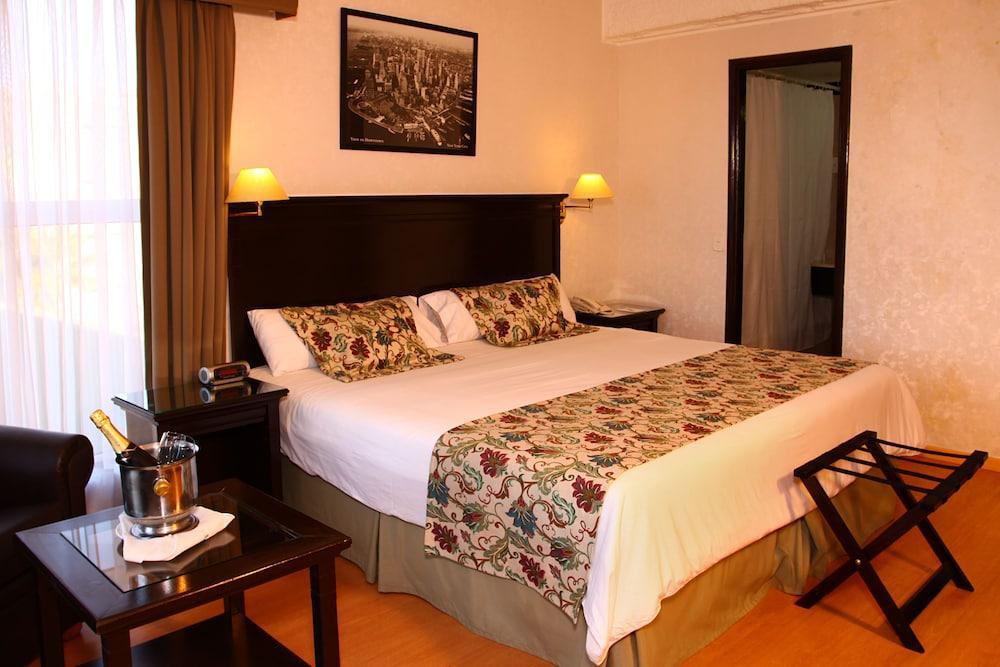 Hotel Ramada By Wyndham Buenos Aires à Vicente López Extérieur photo