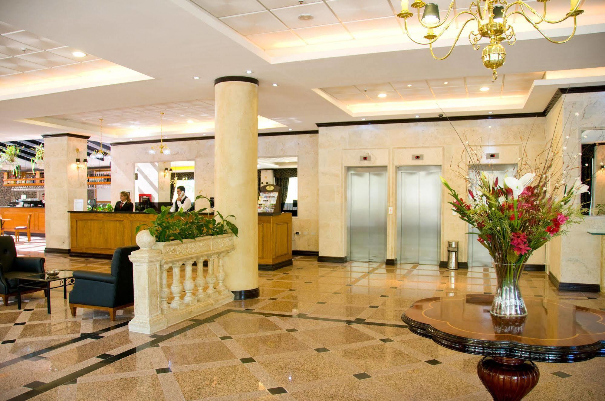 Hotel Ramada By Wyndham Buenos Aires à Vicente López Extérieur photo