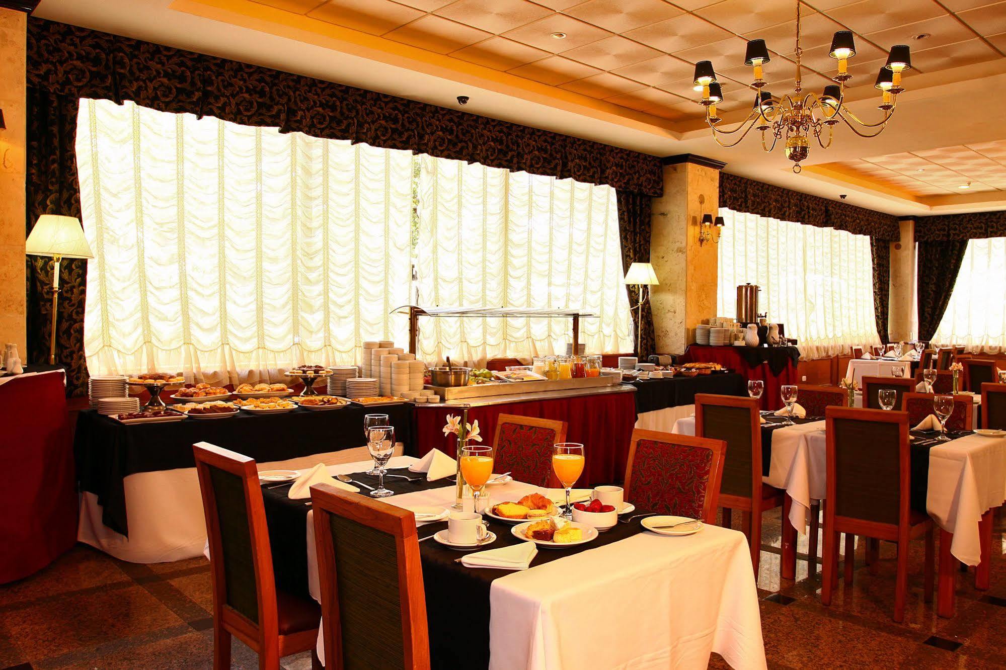 Hotel Ramada By Wyndham Buenos Aires à Vicente López Extérieur photo