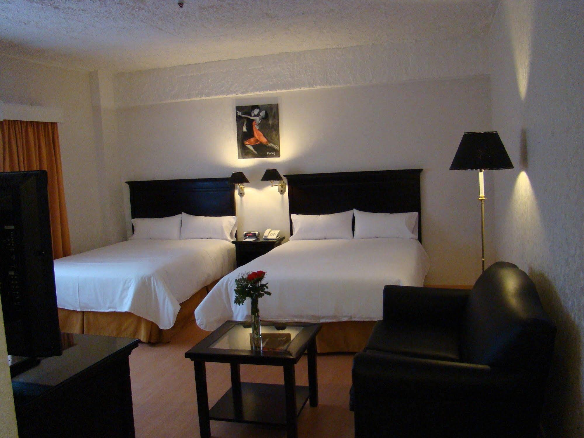 Hotel Ramada By Wyndham Buenos Aires à Vicente López Extérieur photo