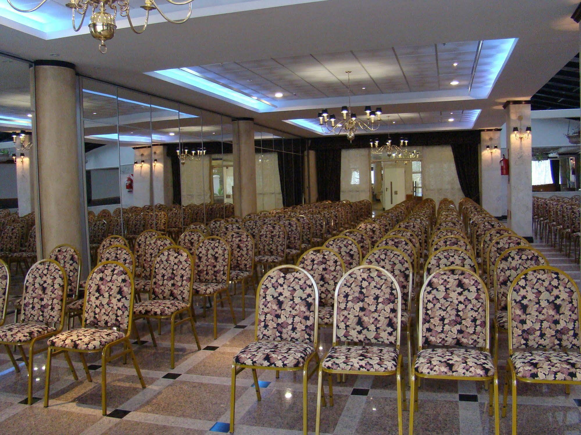 Hotel Ramada By Wyndham Buenos Aires à Vicente López Extérieur photo