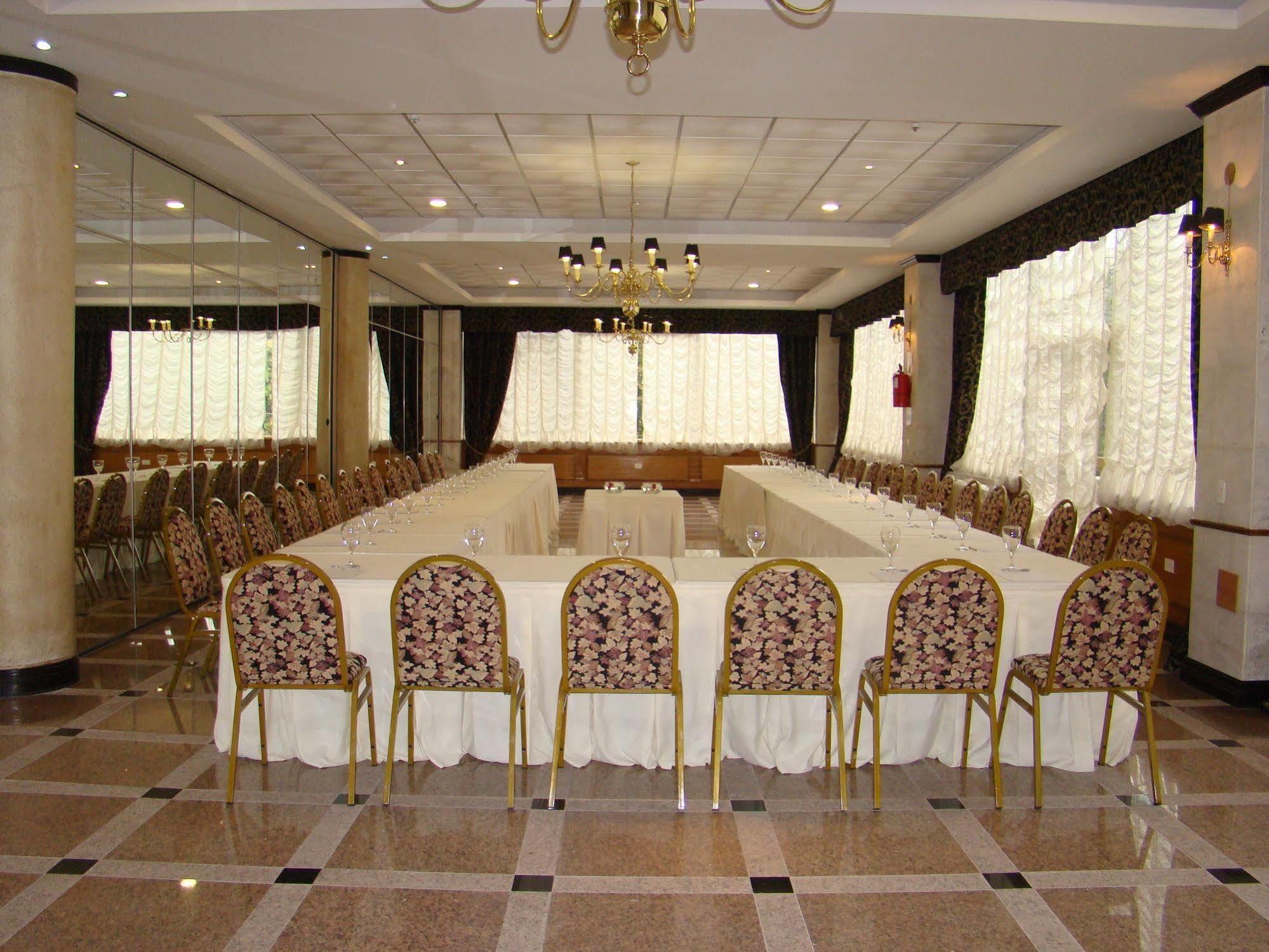 Hotel Ramada By Wyndham Buenos Aires à Vicente López Extérieur photo