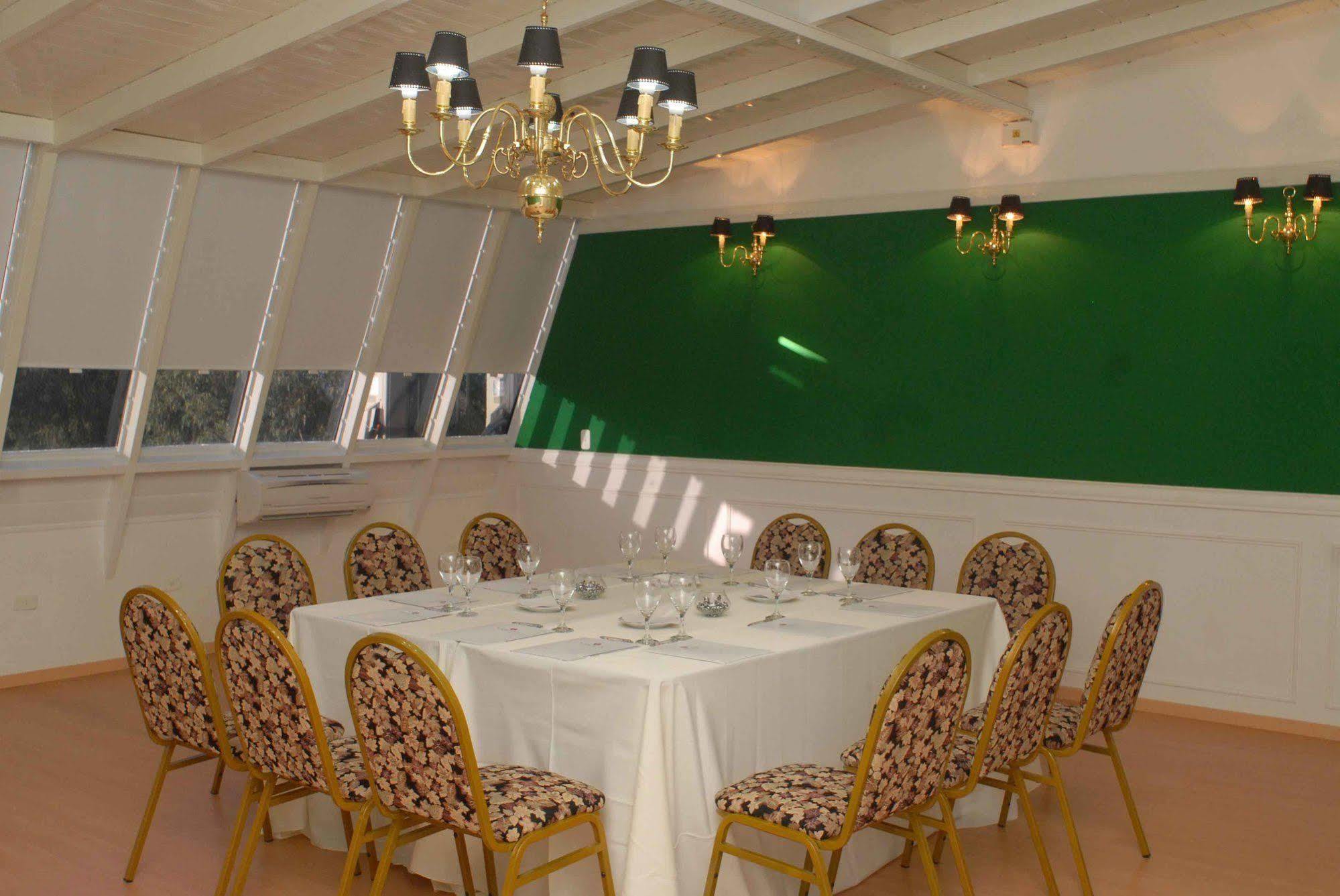 Hotel Ramada By Wyndham Buenos Aires à Vicente López Extérieur photo
