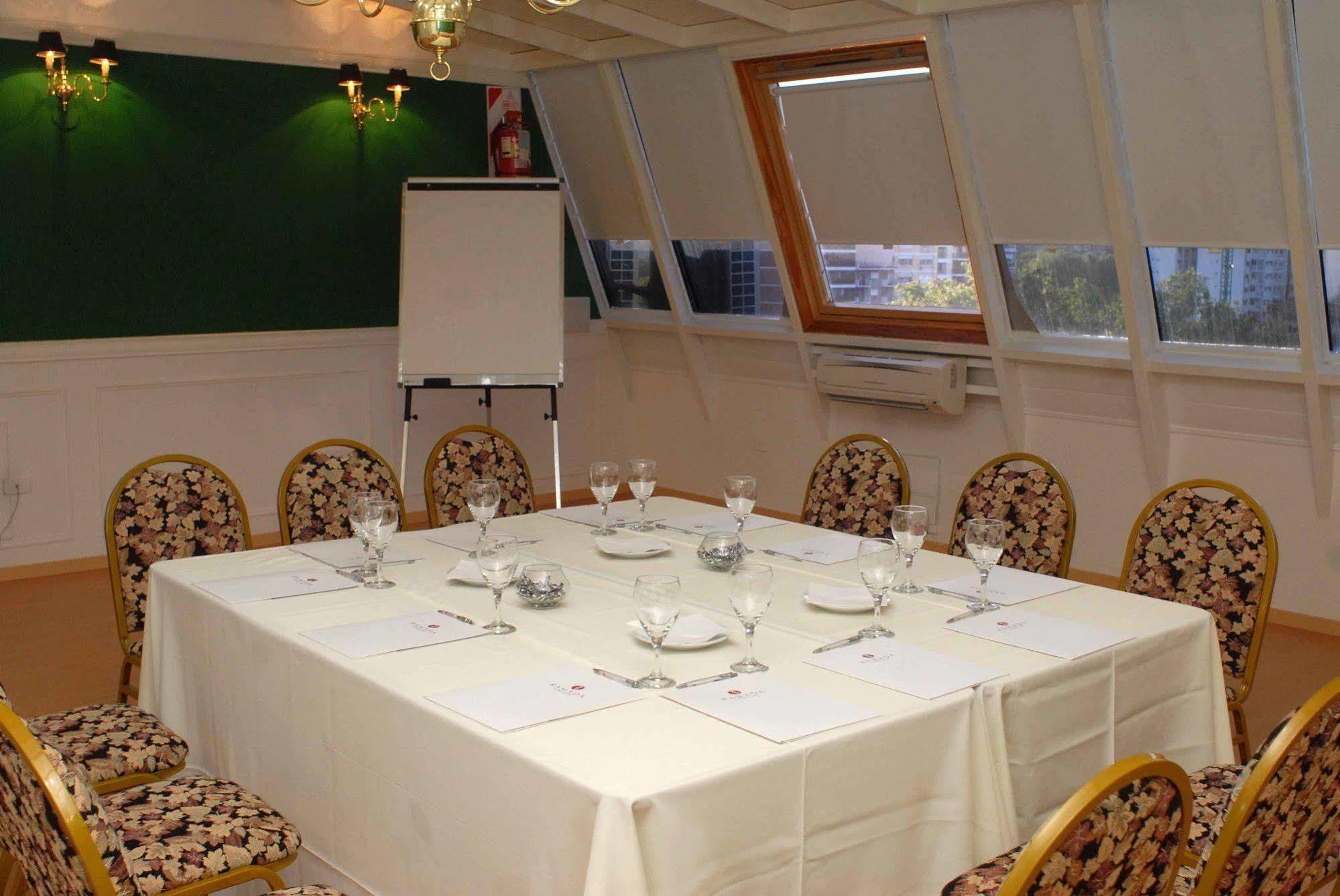 Hotel Ramada By Wyndham Buenos Aires à Vicente López Extérieur photo