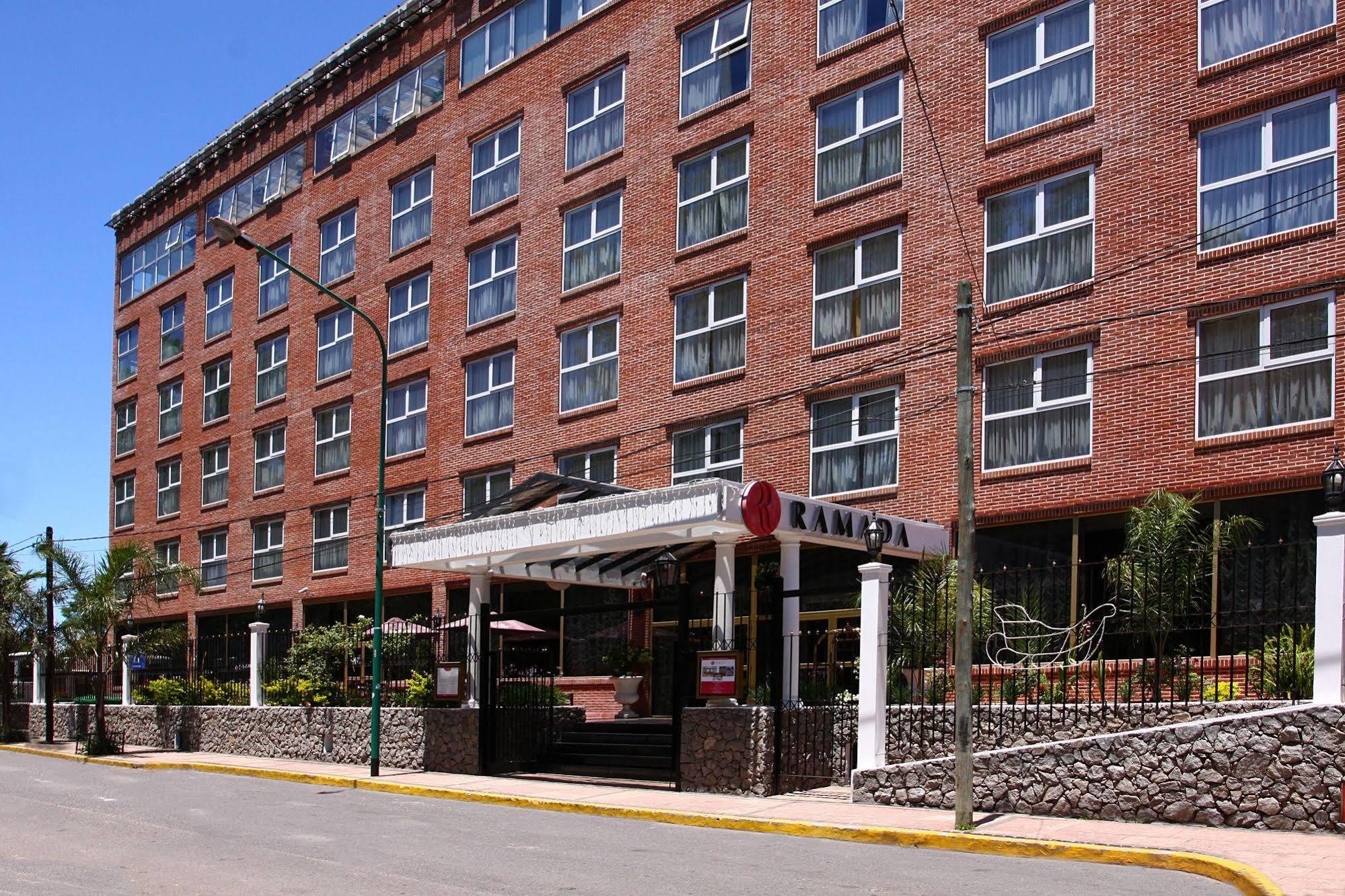 Hotel Ramada By Wyndham Buenos Aires à Vicente López Extérieur photo
