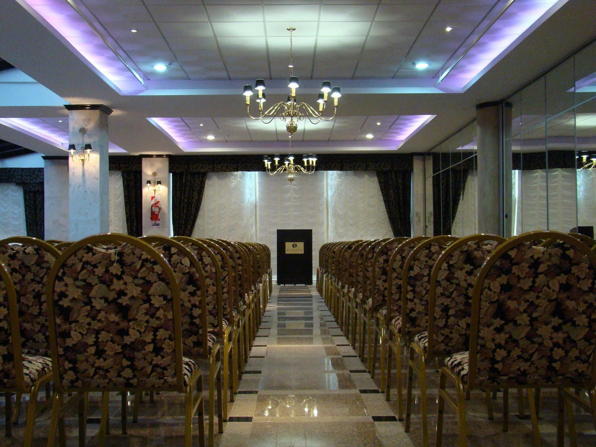 Hotel Ramada By Wyndham Buenos Aires à Vicente López Extérieur photo